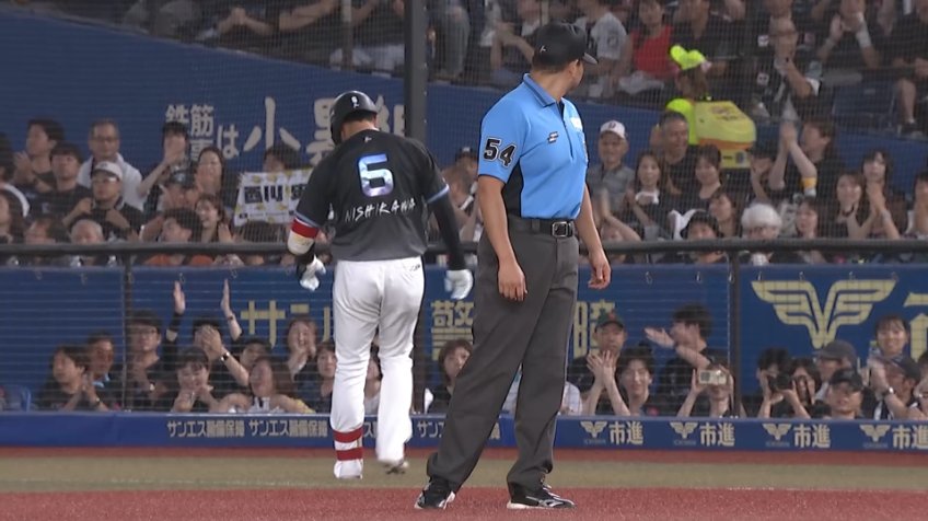 6回裏・M西川史礁 内野ゴロで俊足生かしてヒットにし、5試合連続ヒット!!