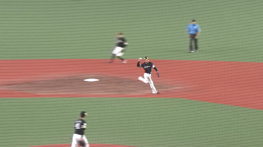 3回裏・H庄子雄大 鮮やかなハンドリングでゴロを捌く!!