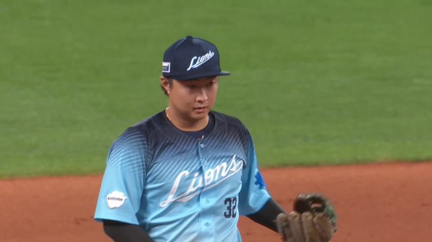 6回裏・L山村崇嘉 三遊間の打球に素早く反応しダイビングキャッチ!!