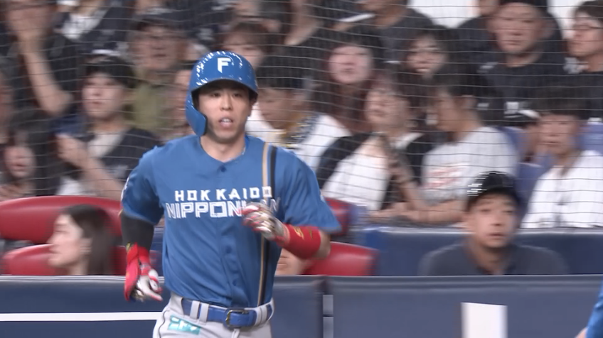 6回表・F五十幡亮汰 セーフティスクイズで1点を追加!!