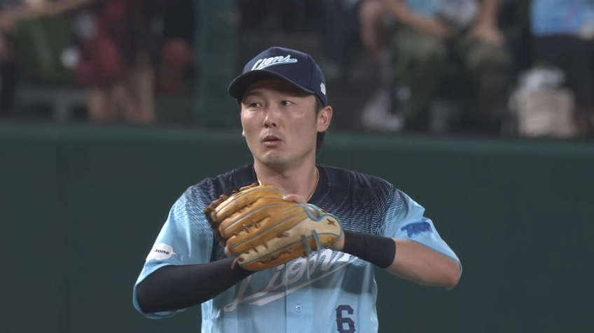 5回表・L源田壮亮 外野に抜けそうな打球をジャンピングキャッチ!!