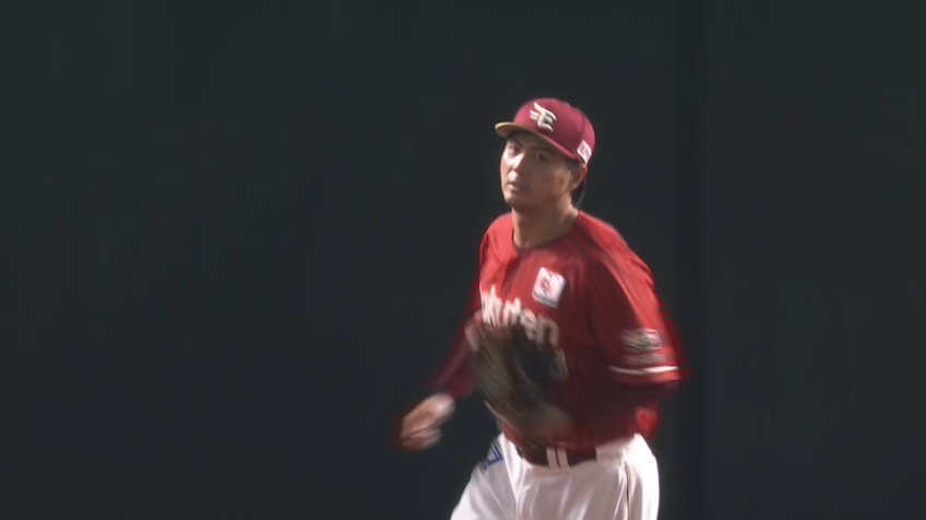 2回裏・E佐藤直樹 右中間への打球をナイスキャッチ!!