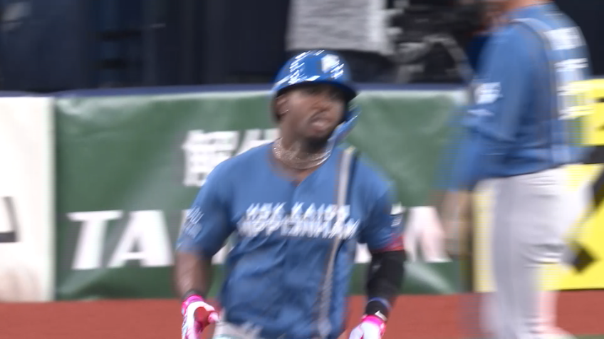 2回表・Fカストロ レフトへの第8号先制2ランホームラン!!