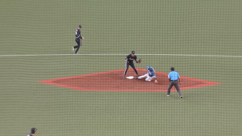 3回表・F水野達稀 今季12個目となる二塁への盗塁を決める!!