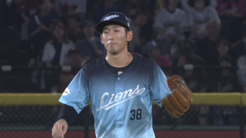 9回裏・L佐藤太陽 二遊間の打球に追いつきジャンピングスロー!!