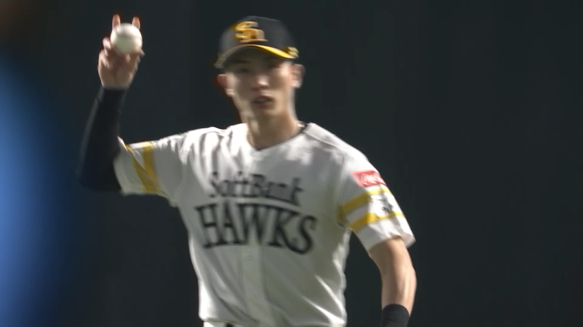 6回表・H周東佑京 抜ければ長打のあたりをファインプレー!!