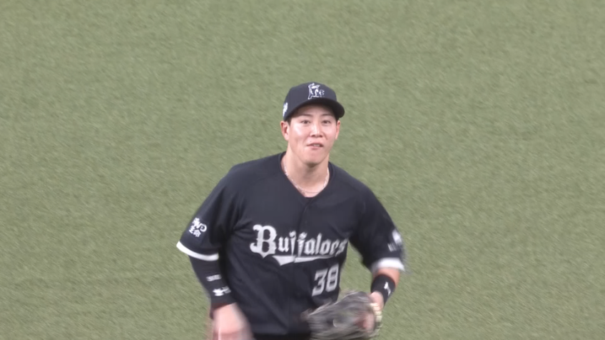 5回表・B来田涼斗 ライトから正確な返球でダブルプレー!!