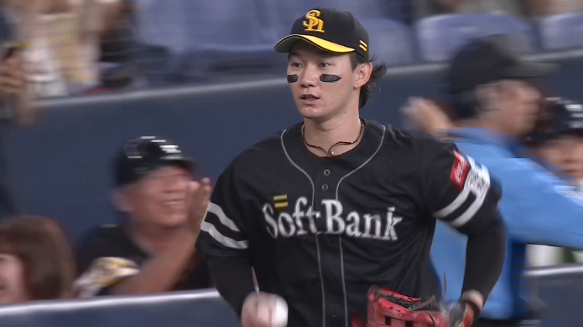 1回裏・H正木智也 スタンドに身を乗り出しながらキャッチ!!