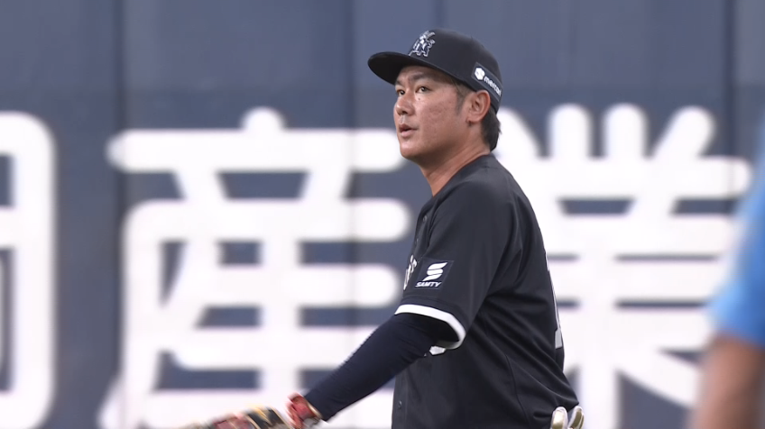 2回表・B大城滉二 抜けそうな打球に追いつき一回転スロー!!