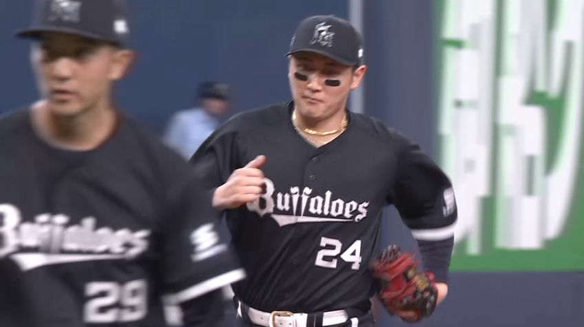 4回表・B紅林弘太郎 弱い当たりの打球をランニングスローでアウト!!