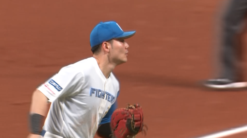 7回表・F清宮幸太郎 強烈な打球を見事に捌くファインプレー!!