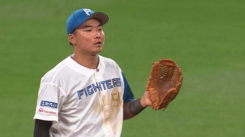 8回表・F山縣秀 センターへ抜けそうな打球をアウトにする!!