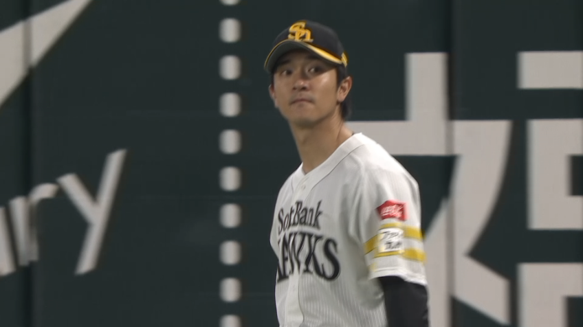1回表・H柳町達 フェンス際の打球を恐れないファインプレー!!
