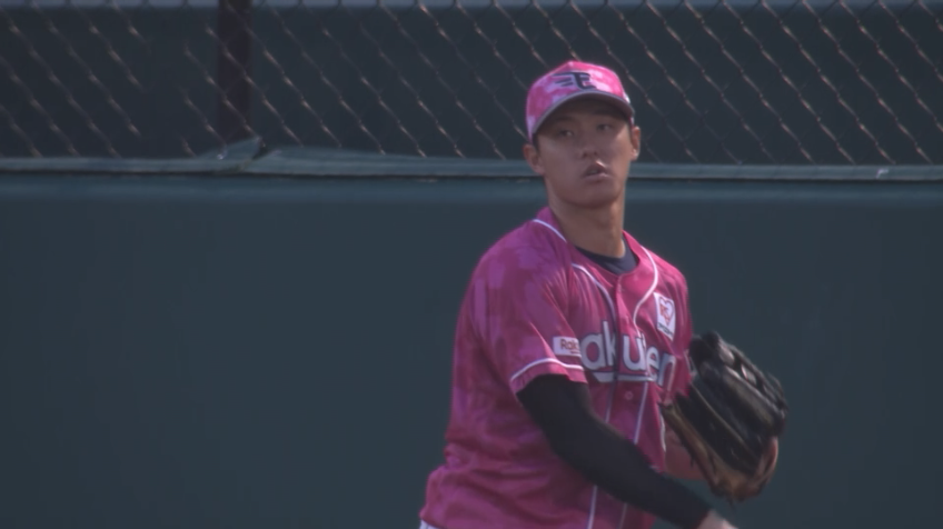 5回表・E辰己涼介 右中間への大きな当たりをジャンプしてキャッチ!!