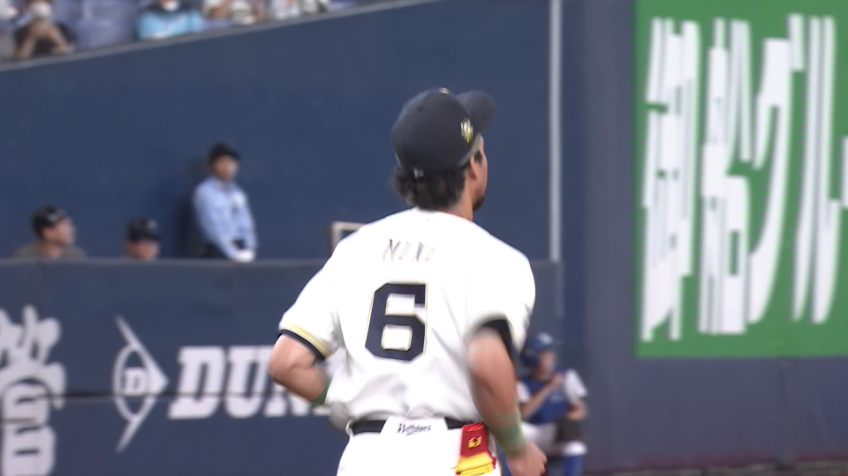 3回表・B宗佑磨 難しい打球に上手く合わせランニングスロー!!