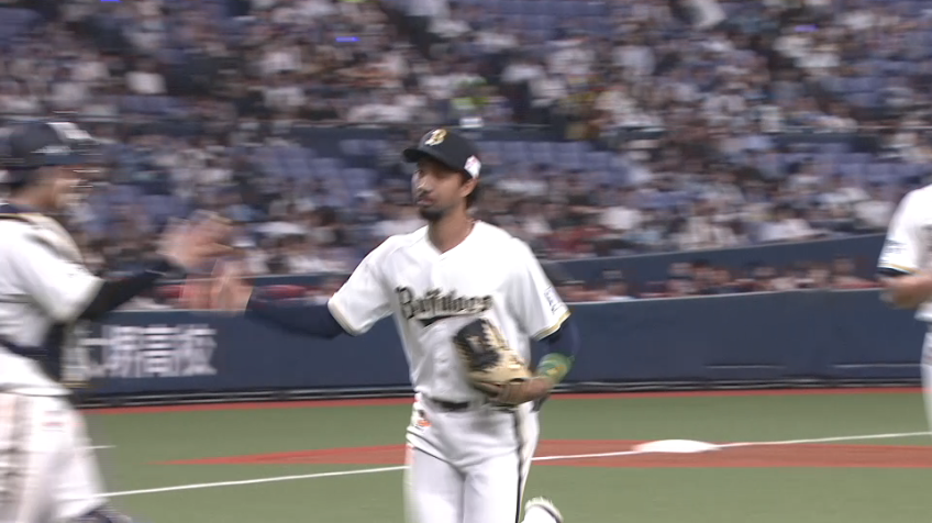8回表・B宗佑磨 投手の足に当たった打球を強肩でカバーする!!