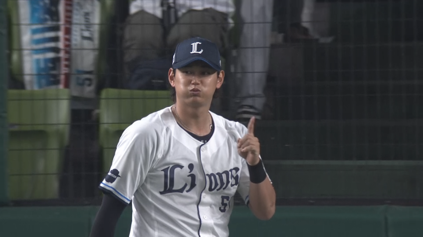 6回表・L西川愛也 フェンス際の打球をスーパーキャッチ!!