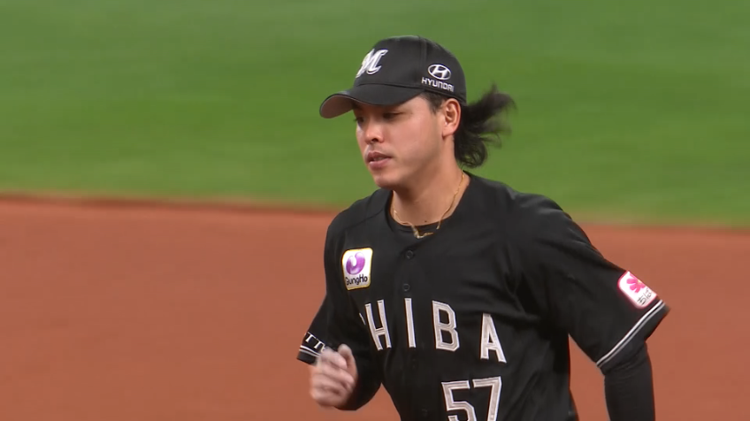 3回裏・M小川龍成 一二塁間の打球を華麗に捌きダブルプレー!!