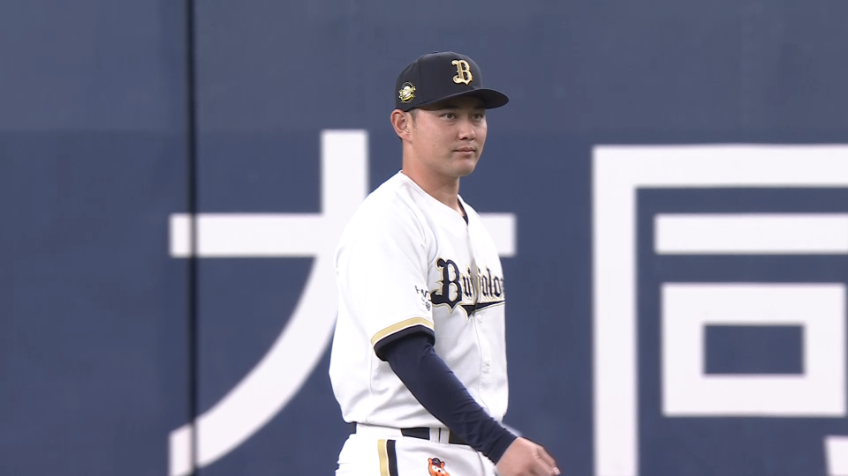 1回表・B野口智哉 セカンドオーバーしそうな打球をジャンピングキャッチ!!