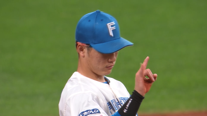 9回表・F奈良間大己 三遊間を抜けそうな当たりを華麗にキャッチ!!