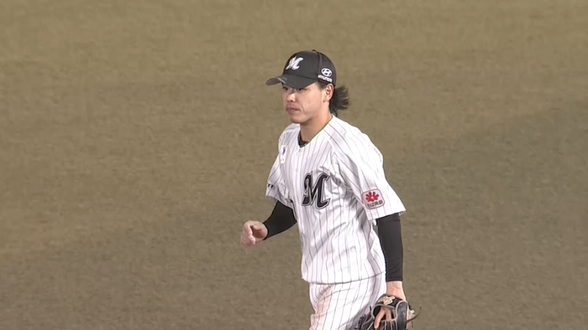 5回表・M小川龍成 一二塁間のゴロを俊足で追いつきアウト‼