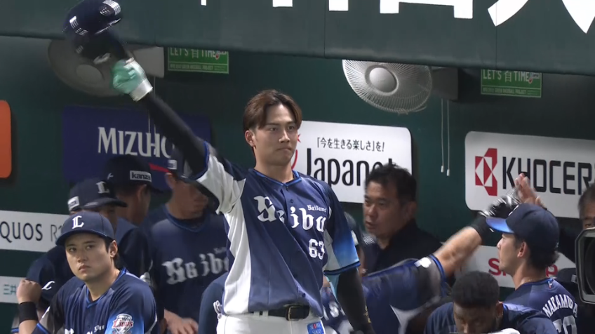 9回表・L長谷川信哉 勝負の一発!! レフトへの2ランホームラン!!