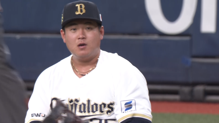 7回表・B内藤鵬 ライナー性の打球をダイビングキャッチ!!