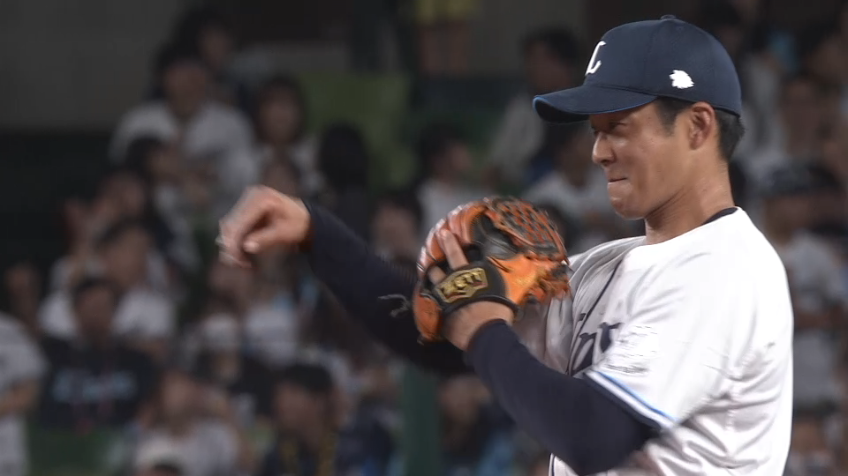 5回表・L石井一成 抜けそうな打球をダイビングキャッチ!!