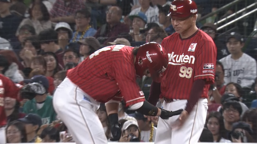 3回表・E黒川史陽 センター前へ追加点となるタイムリーヒット!!