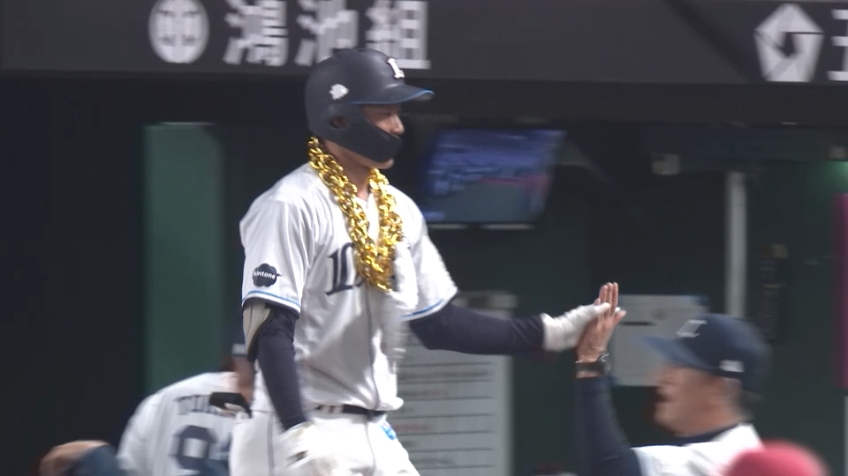 5回裏・L石井一成 右中間へのホームランで1点を返す!!