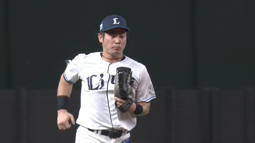 5回表・L岸潤一郎 左中間に落ちそうな打球をナイスキャッチ!!