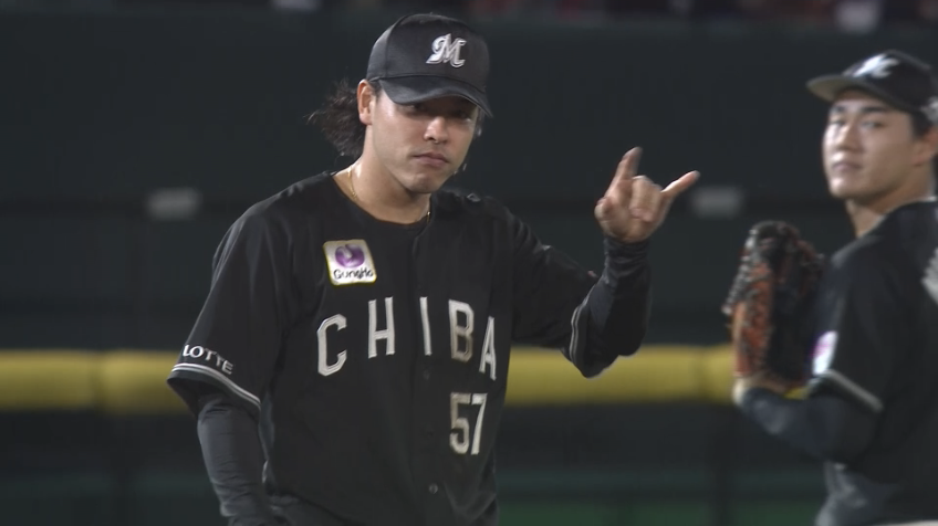 4回裏・M小川龍成 ダイビングキャッチから素早い送球!!