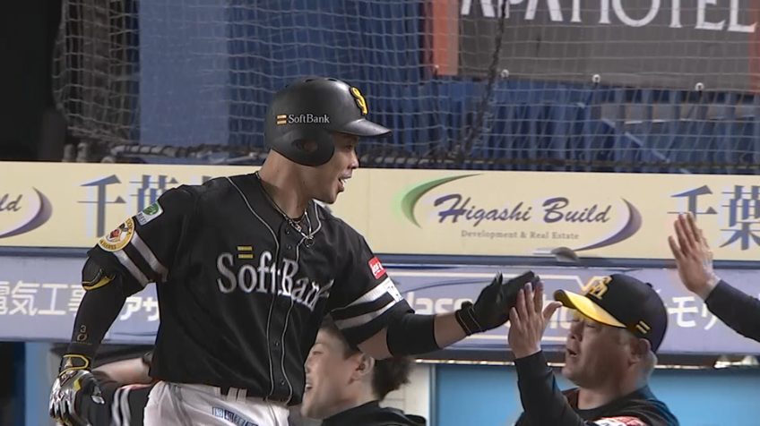 1回表・H近藤健介 ライトポール際へ運ぶソロホームランで先制!!