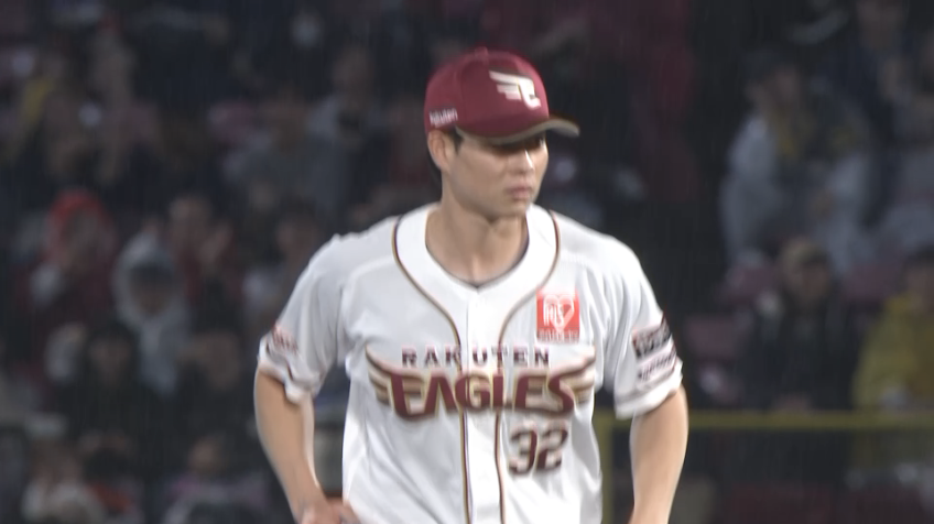 2回表・E中島大輔 ライトからの鋭いバックホーム!!