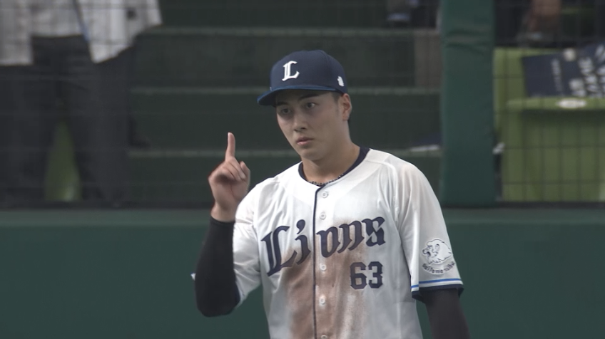 6回表・L長谷川信哉 チームの士気を上げるジャンピングキャッチ!!