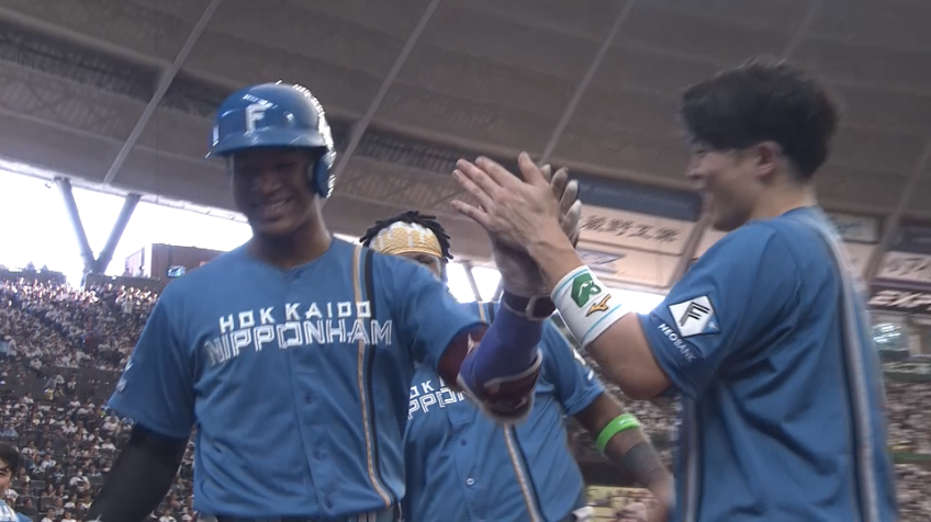 4回表・L万波中正 レフトスタンドへ特大ホームラン!!
