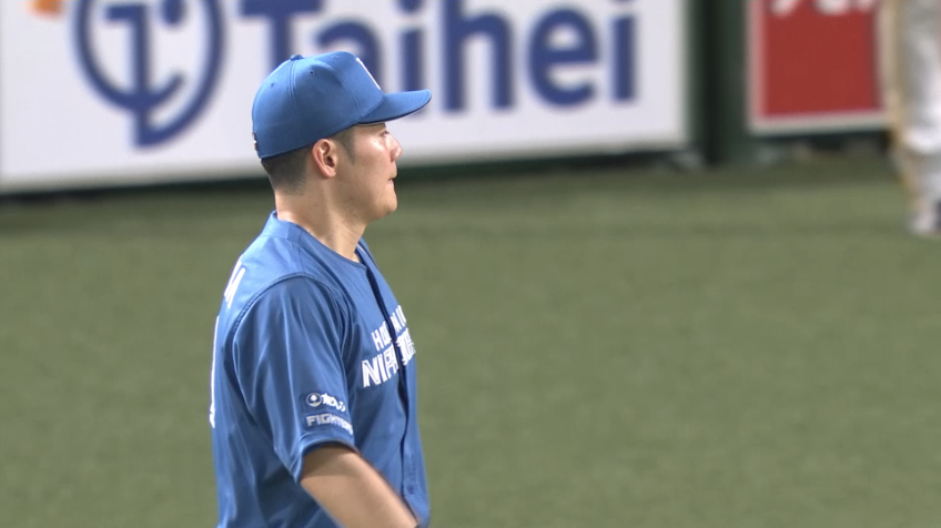 4回裏・F清宮幸太郎 一塁線への鋭い打球を好反応でキャッチ!!