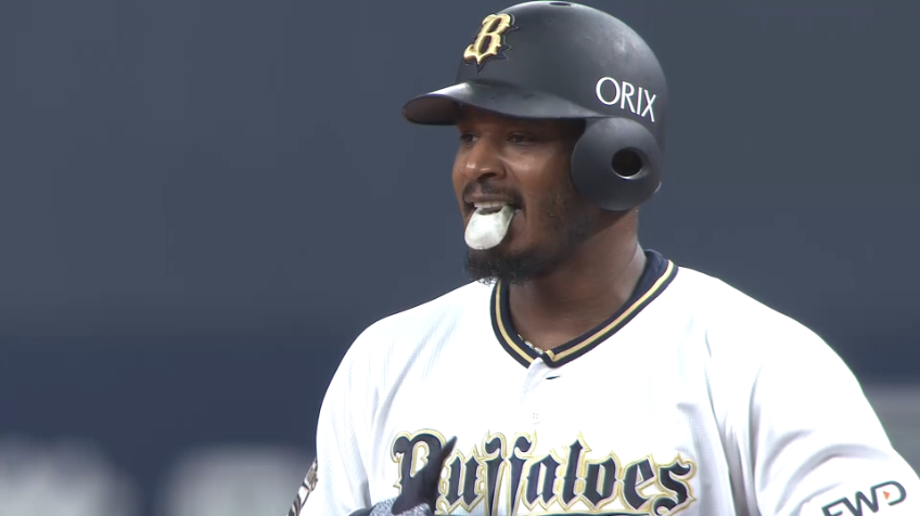 3回裏・Bジョーンズ 来日初安打を放つ！