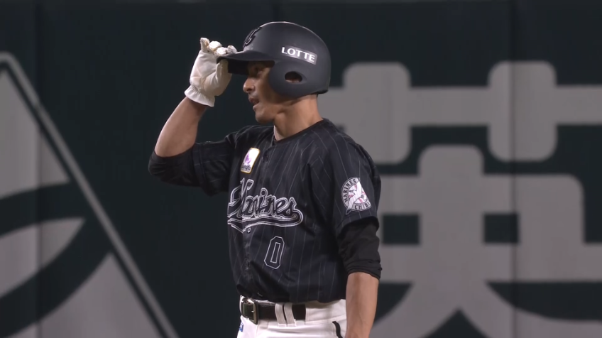 5回表・M荻野 飛ばす快足！見事にH甲斐から盗塁を決める！