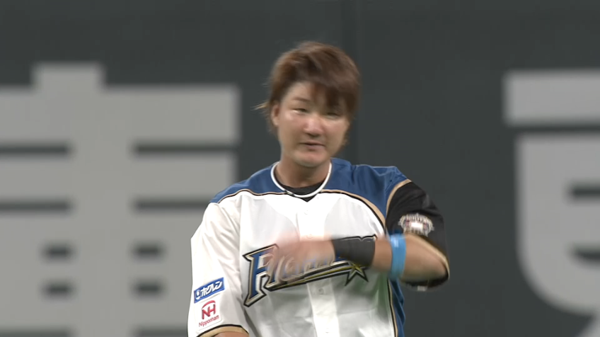 3回表・F渡邉 センター方向への痛烈な打球をダイビングキャッチ!!