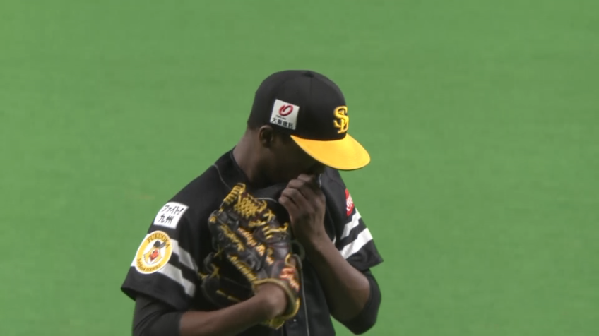 8回裏・Hモイネロ ピンチを背負うも最後はきっちりと見逃し三振に抑える!!