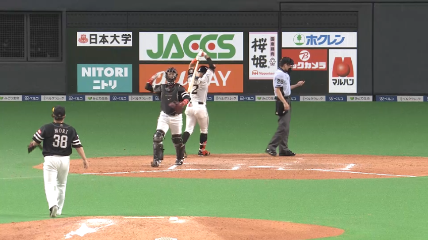 9回裏・H森 最後の打者を三振で抑えゲームセット！