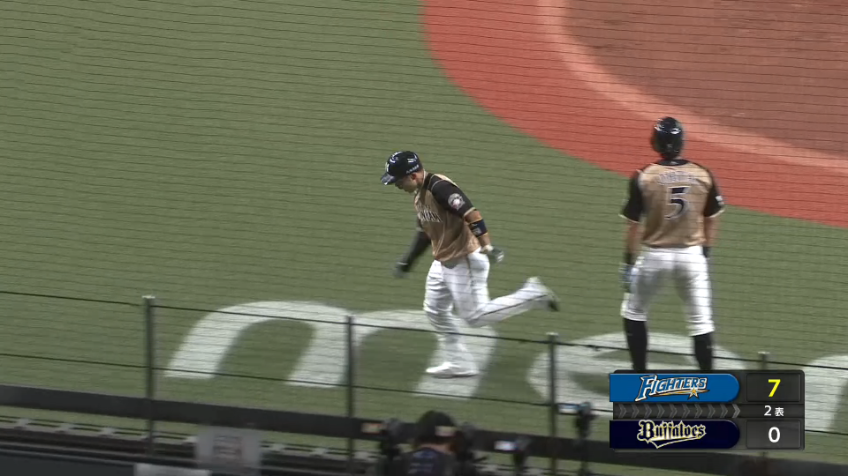 2回表・F近藤 直球を捉えた!! 3ランホームラン!!