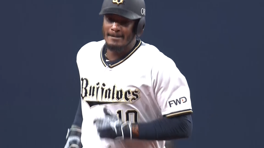 6回裏・Bジョーンズ 反撃開始!! 特大ソロアーチ!!