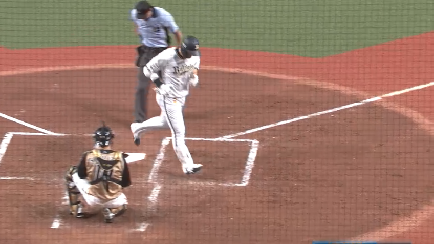 4回裏・BT-岡田 1アウト2塁から豪快な2ランホームランで先制!!