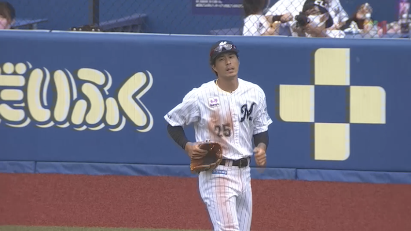 7回表・M岡 フェンスに当たりながら好捕！この回からライトに入り、早速の活躍を見せる！