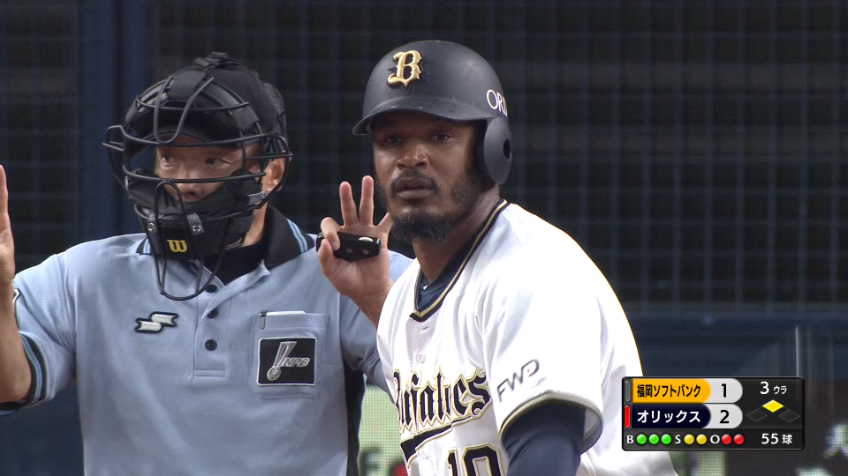 3回裏・Bジョーンズ スタンド上段まで届く2ランホームラン‼