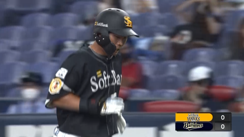 1回表・H中村 プロ初4番の初打席で、チームバッティングとなる犠牲フライを放ち先制!!
