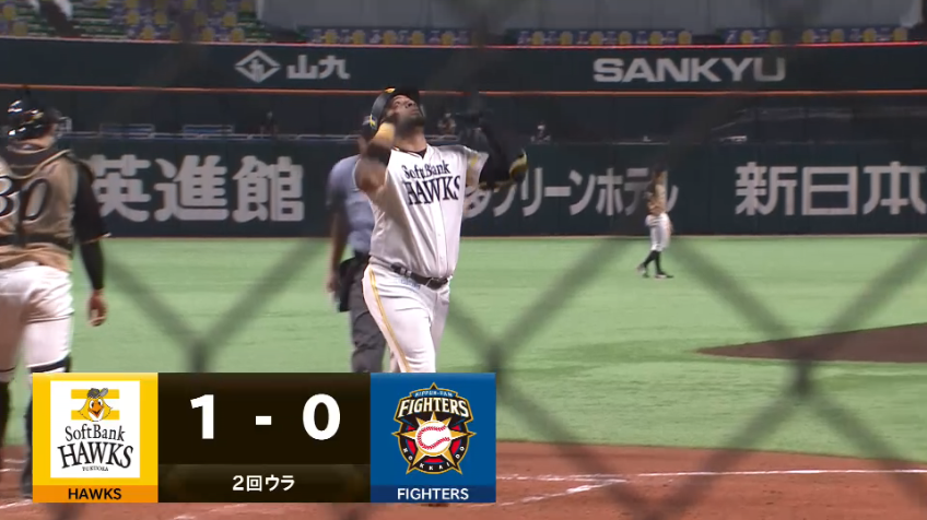 2回裏・Hバレンティン バックスクリーンに飛び込む先制ホームラン!!
