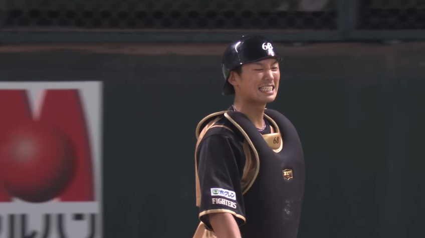 5回裏・F石川 正確なスローイングで盗塁を阻止!!